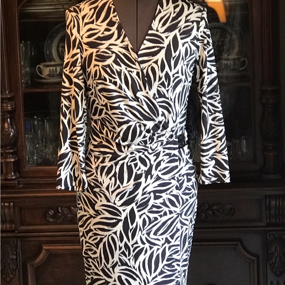Anne Klein size 6 Black & Ivory Print Wrap Dress.